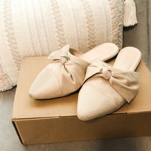 Cream mules with bow, 8
